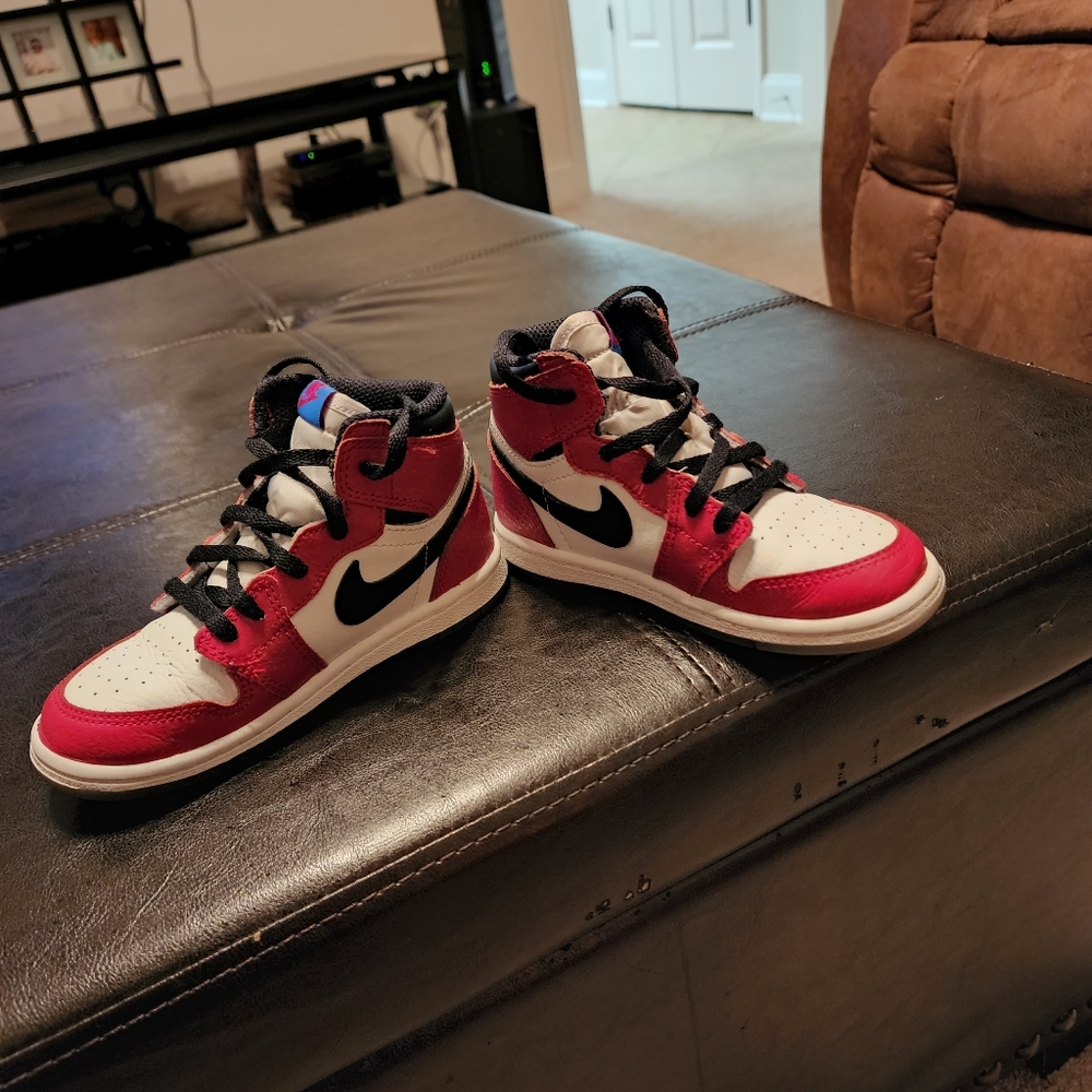 Jordan 1 into the spiderverse sz 10c